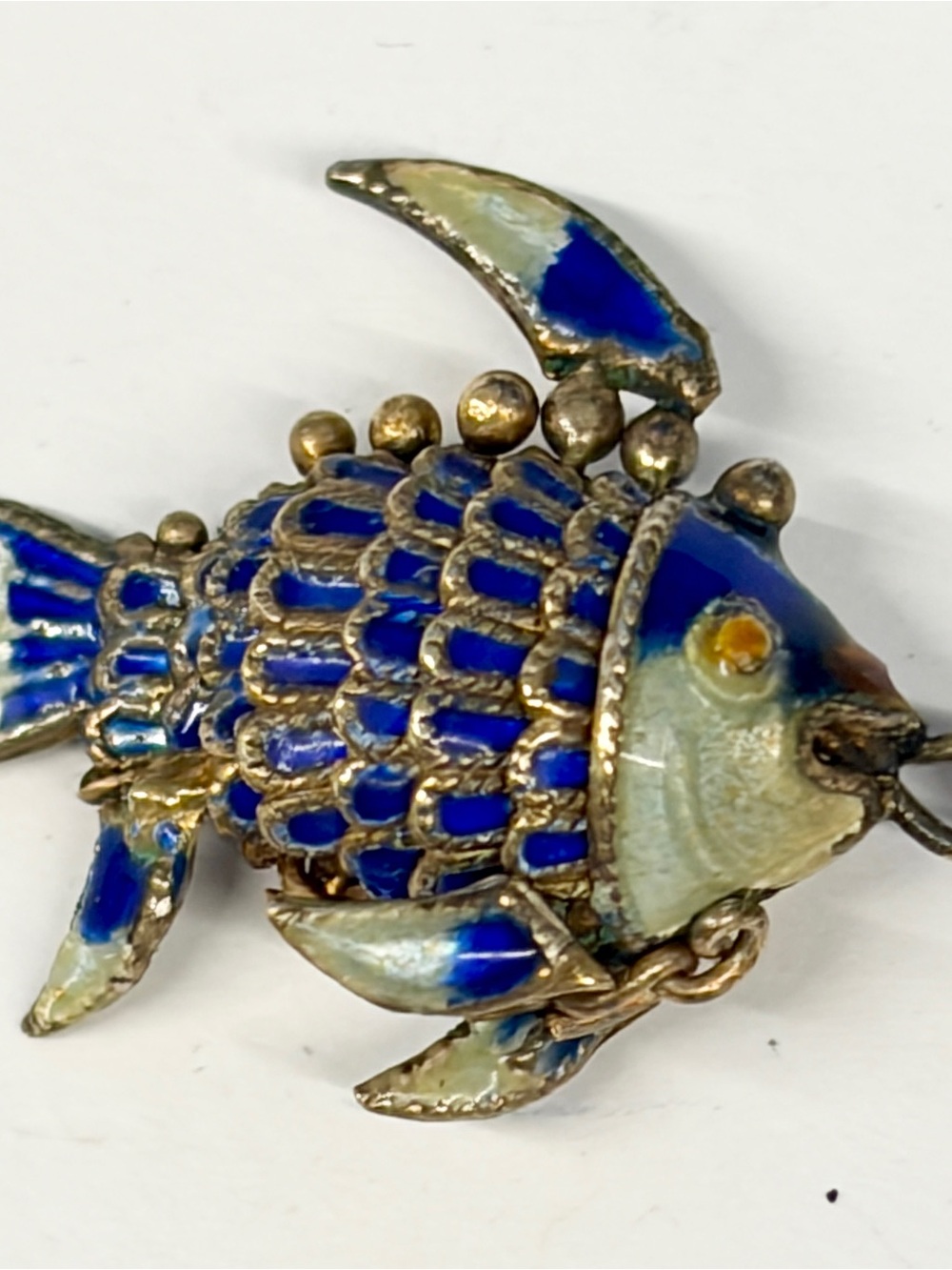 Vintage Chinese Articulated Fish Pendant Gilt Silver - Blue & White Enamel - Picture 4 of 16